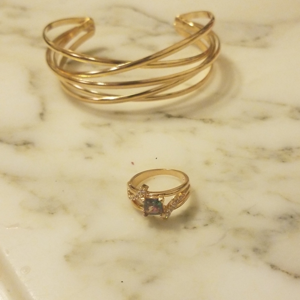 Gold bracelet gold ring stamped 926 with stone